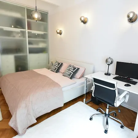 Neoclassical Luxury Apartman *