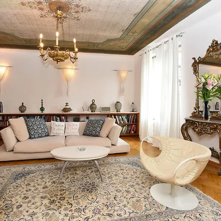 Apartman Neoclassical Luxury *