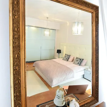 Apartment Neoclassical Luxury *