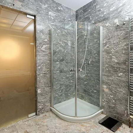 Neoclassical Luxury Apartman *