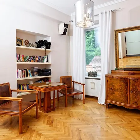 Neoclassical Luxury Apartman *