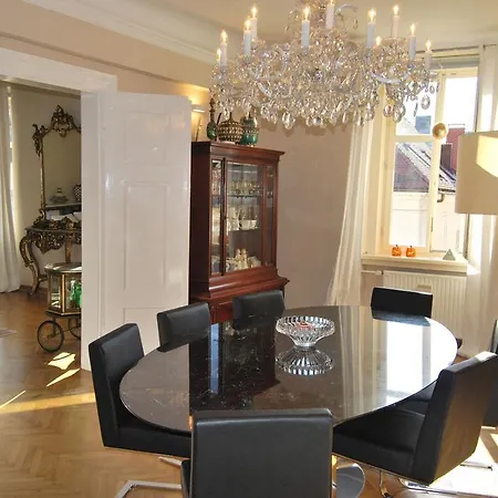 Neoclassical Luxury Lejlighed *