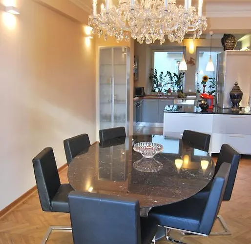 Neoclassical Luxury リュブリャナ