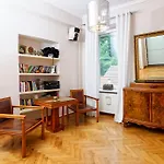 Neoclassical Luxury 公寓 *