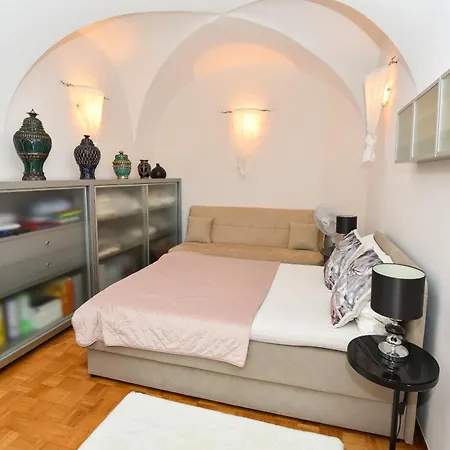 Apartment Neoclassical Luxury *