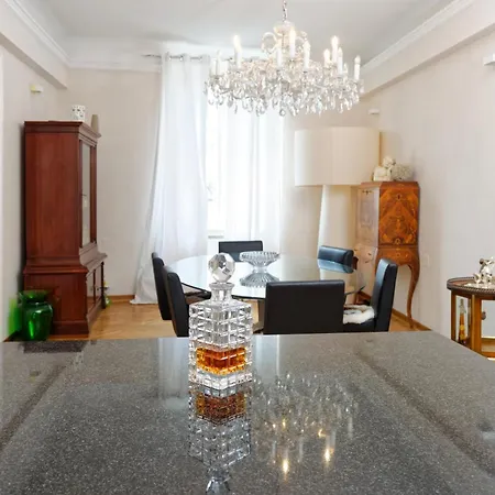 Apartment Neoclassical Luxury *