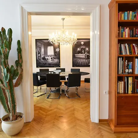 Apartment Neoclassical Luxury *