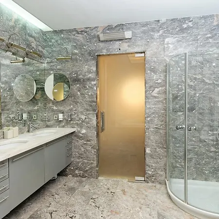 Apartment Neoclassical Luxury