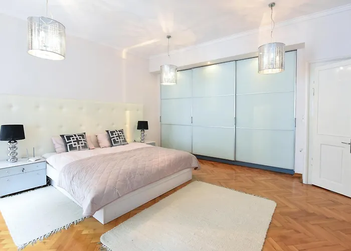 Lägenhet Neoclassical Luxury