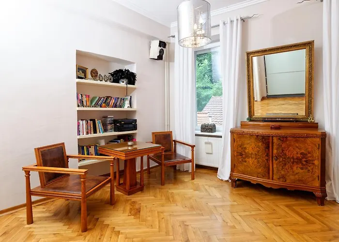 Neoclassical Luxury Lägenhet *